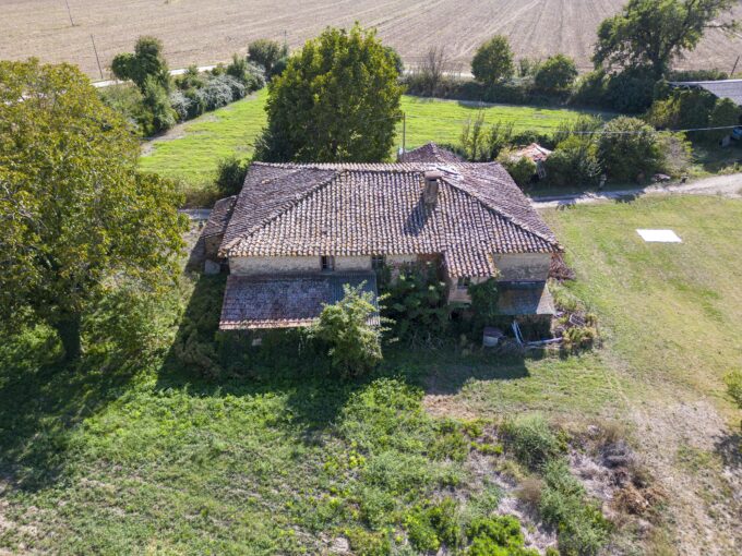 Casolare con annessi